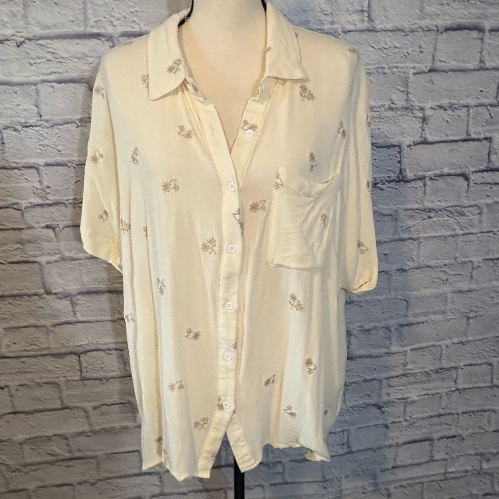 SHEIN Cream Floral Button-Up Blouse